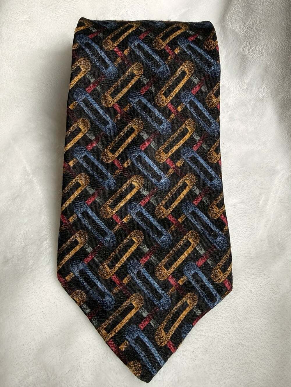 Biella Premier Edition Men's Silk Necktie with Geometric Link Pattern